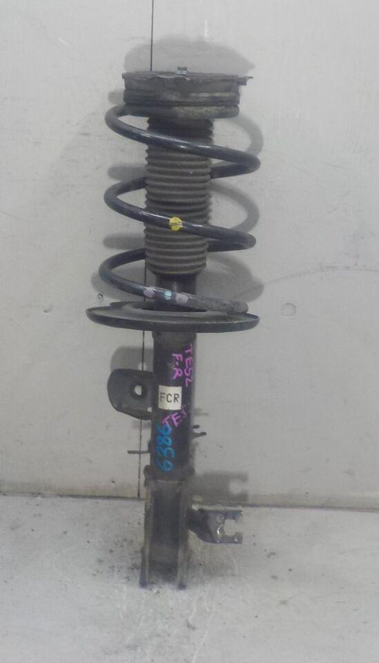 Стойка правая передняя NISSAN ELGRAND E52 1 ракурс