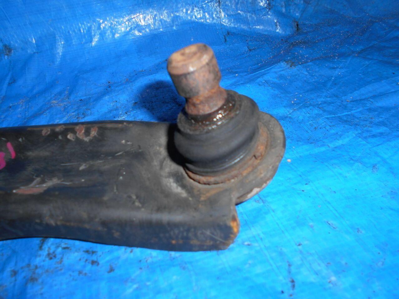 Рычаг правый передний нижний NISSAN DUALIS NJ10 3 ракурс