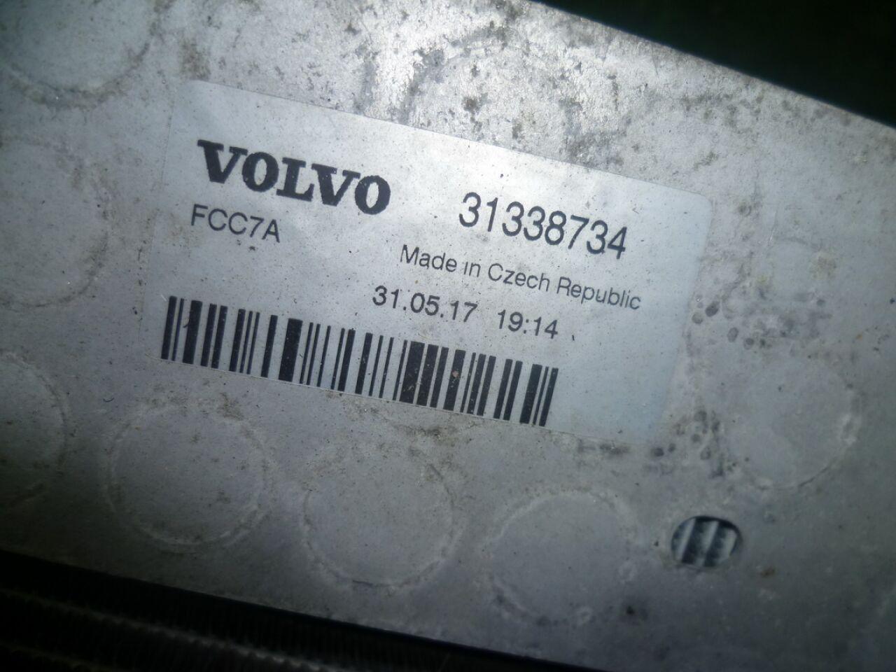 Радиатор основной VOLVO V40 MV D4204T 3 ракурс