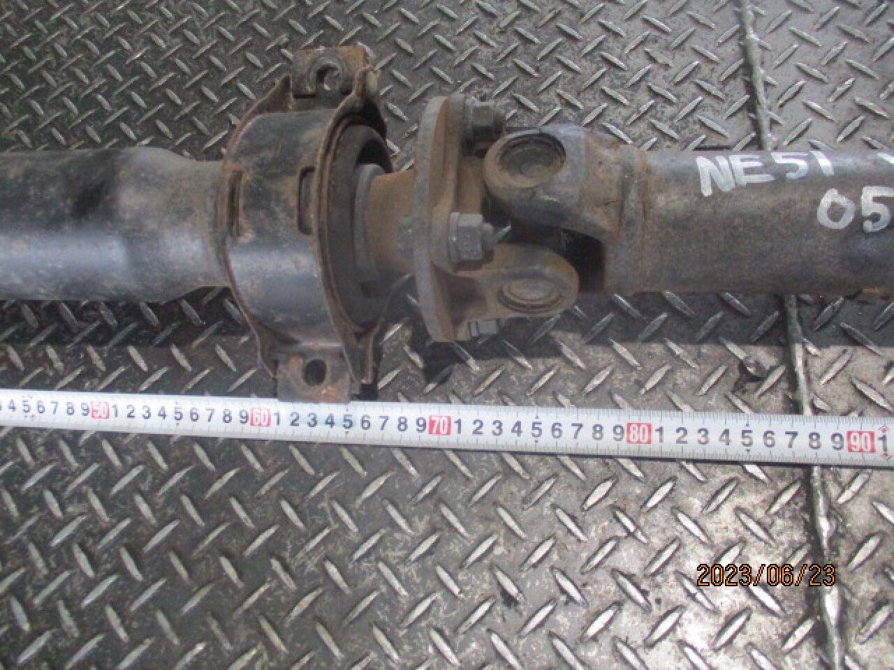 Карданный вал задний NISSAN ELGRAND NE51 VQ35DE 3 ракурс