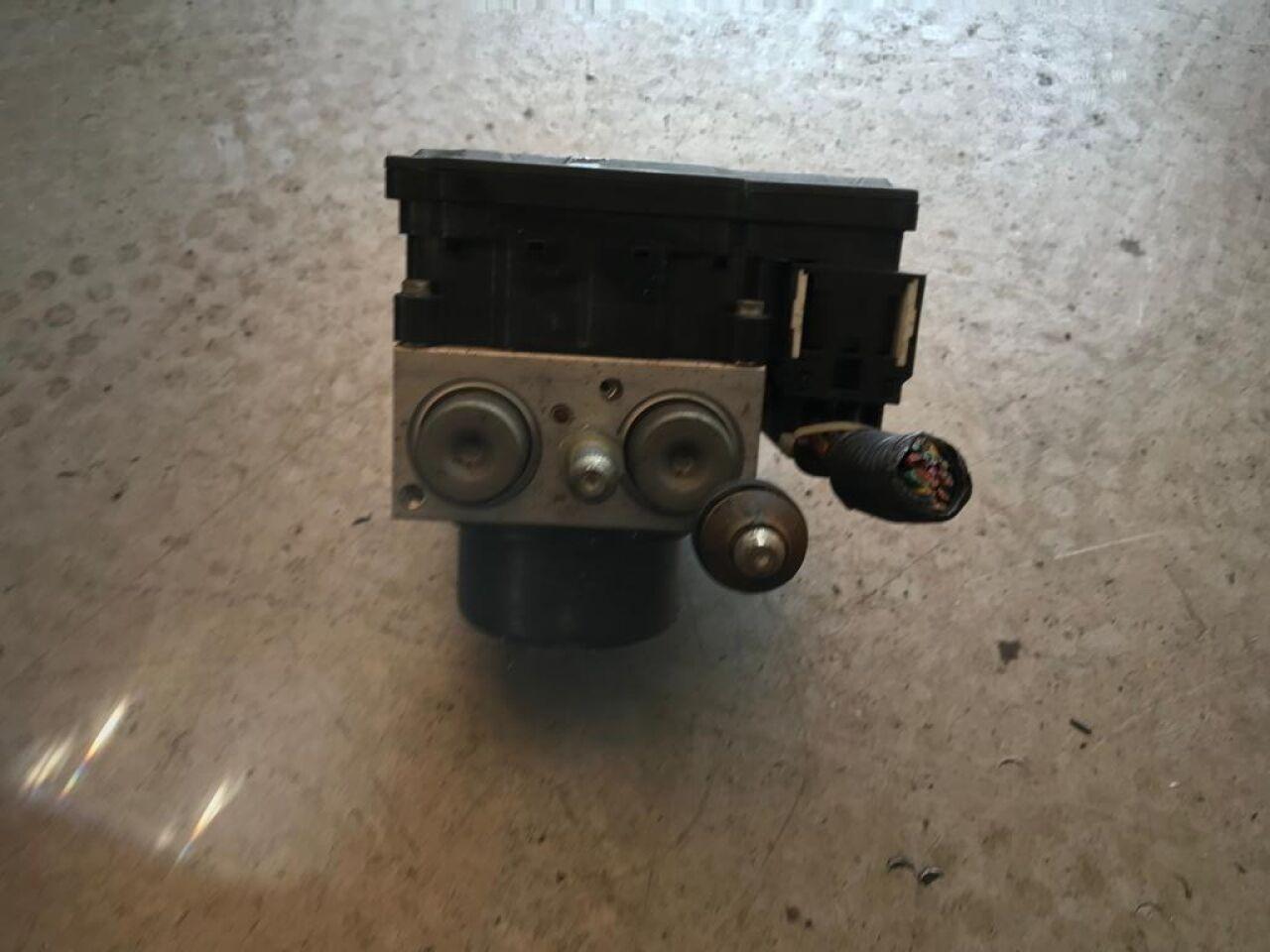 Блок abs AUDI A1 8X 6R0 907 379 BA 3 ракурс