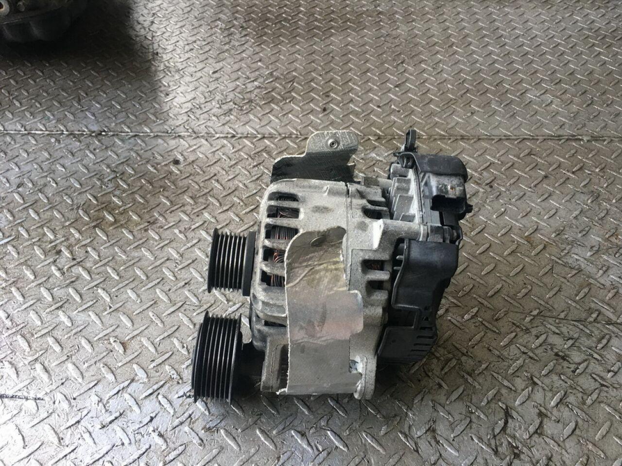 Генератор NISSAN SERENA FNC26 MR20DD 2310A 1VA0A 1 ракурс