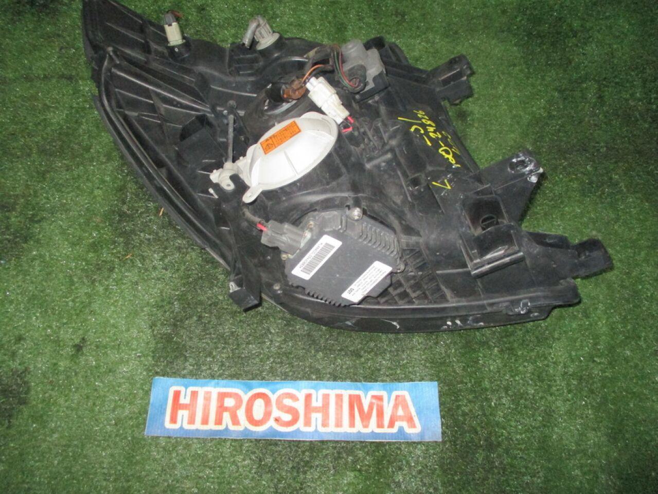 Фара левая NISSAN ELGRAND E51 100-24826 XENON 3 ракурс