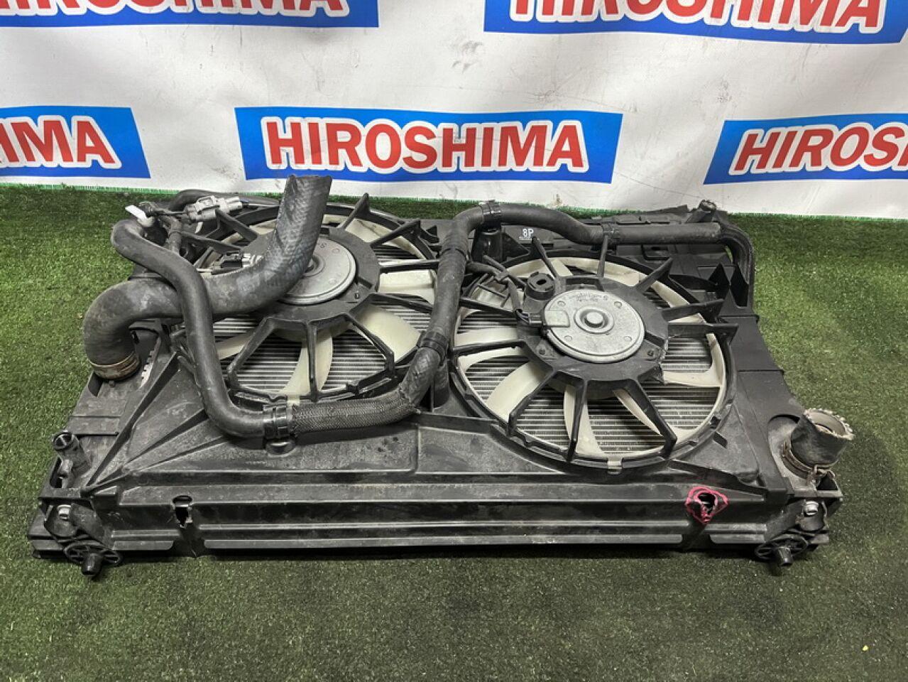 Радиатор основной для TOYOTA PRIUS ZVW30 2ZR-FXE 3 ракурс Радиатор основной для TOYOTA PRIUS ZVW30 2ZR-FXE 3 ракурс