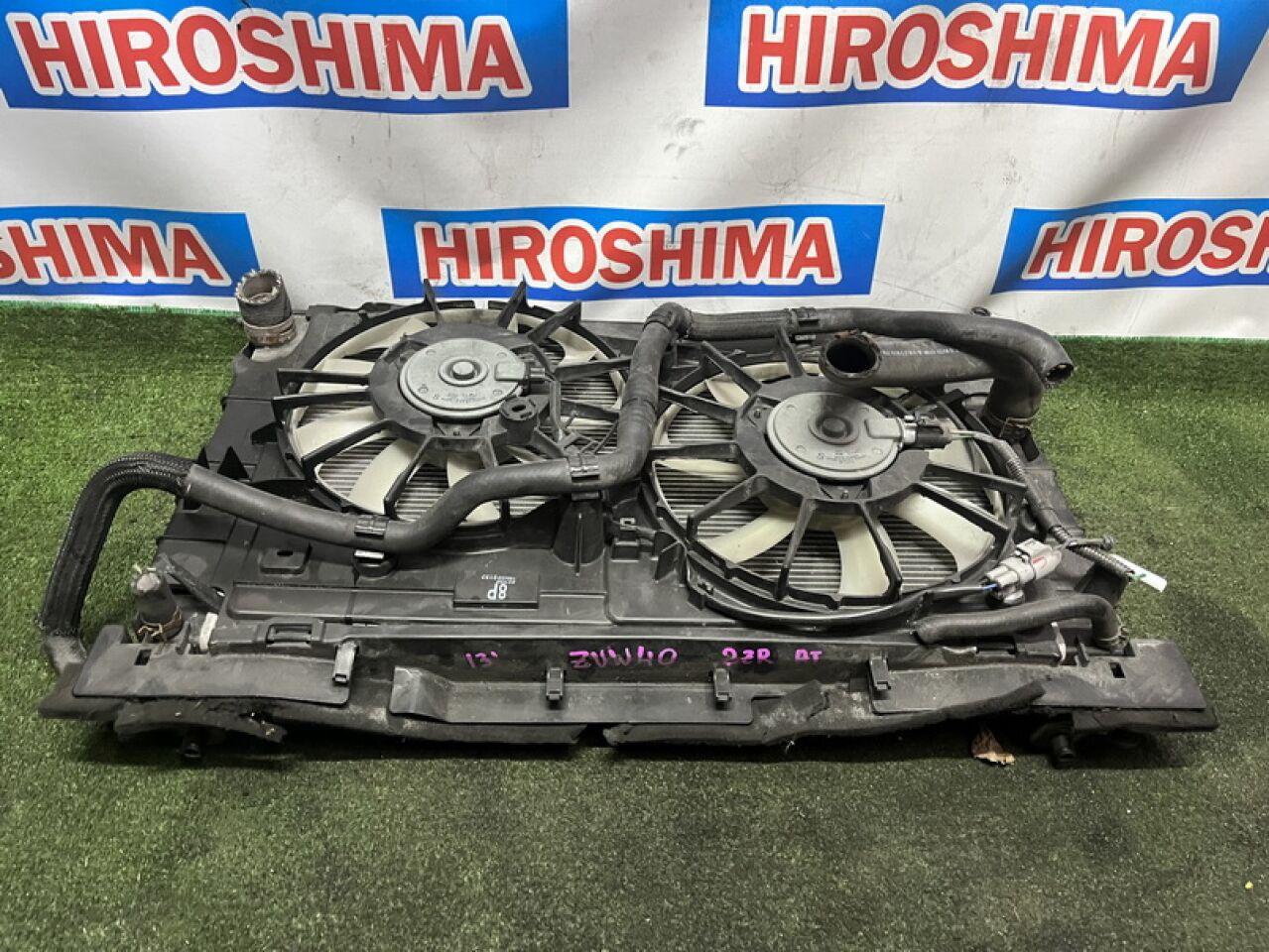 Радиатор основной для TOYOTA PRIUS ZVW30 2ZR-FXE 4 ракурс Радиатор основной для TOYOTA PRIUS ZVW30 2ZR-FXE 4 ракурс