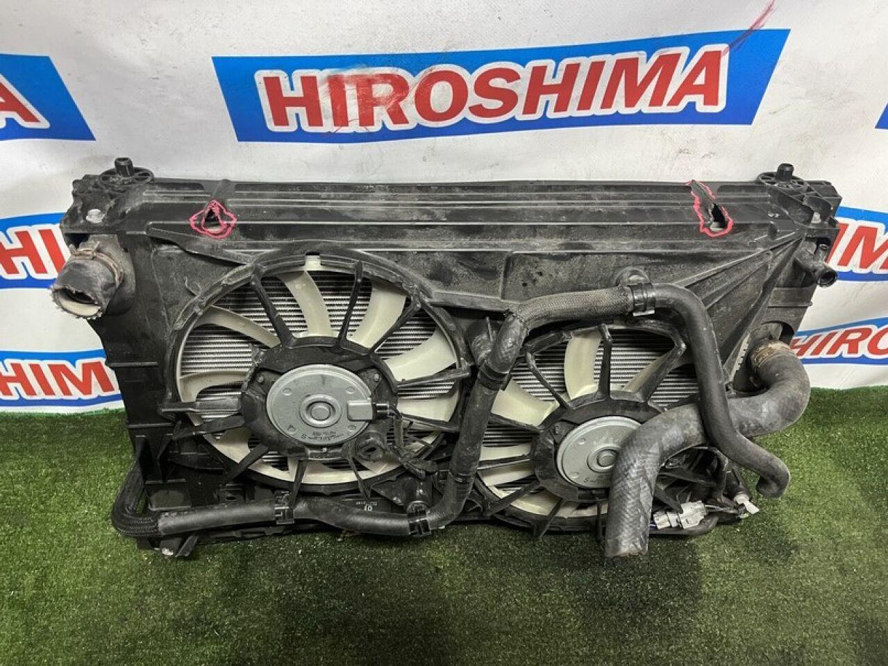 Радиатор основной для TOYOTA PRIUS ZVW30 2ZR-FXE 5 ракурс Радиатор основной для TOYOTA PRIUS ZVW30 2ZR-FXE 5 ракурс