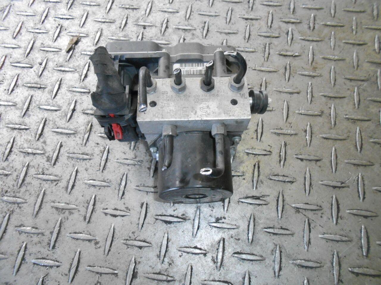 Блок abs AUDI A1 8X 6R0907379AH 1 ракурс Блок abs AUDI A1 8X 6R0907379AH 1 ракурс
