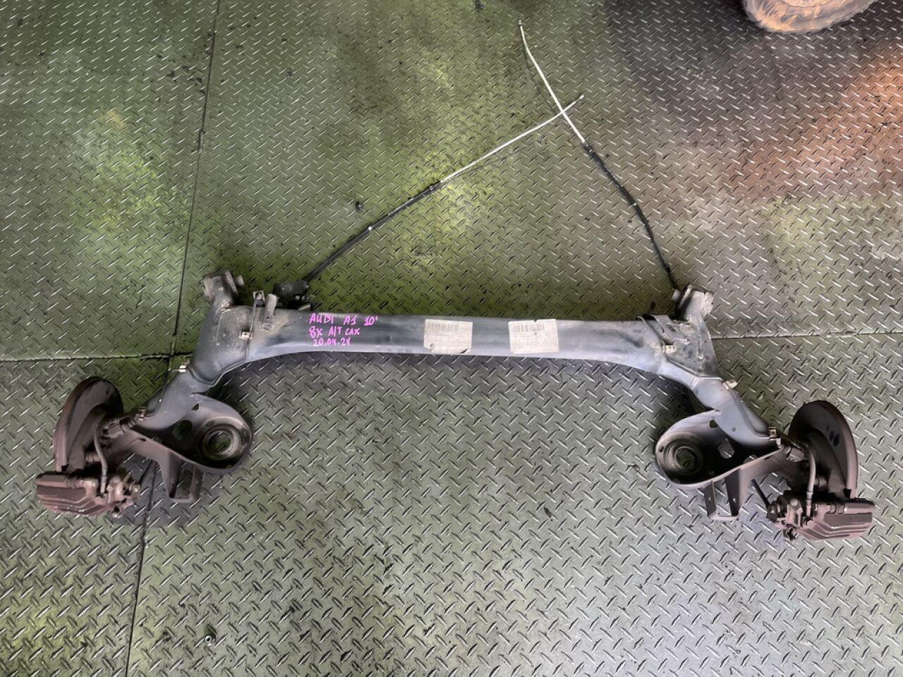 Балка подвески задняя AUDI A1 8X 1 ракурс Балка подвески задняя AUDI A1 8X 1 ракурс