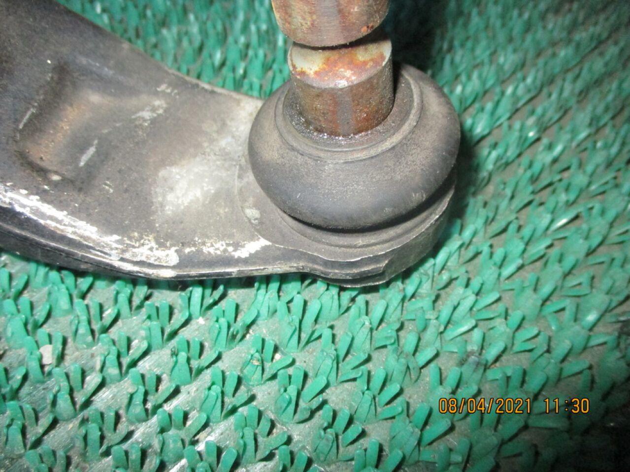 Рычаг правый передний нижний NISSAN ELGRAND TE52 3 ракурс