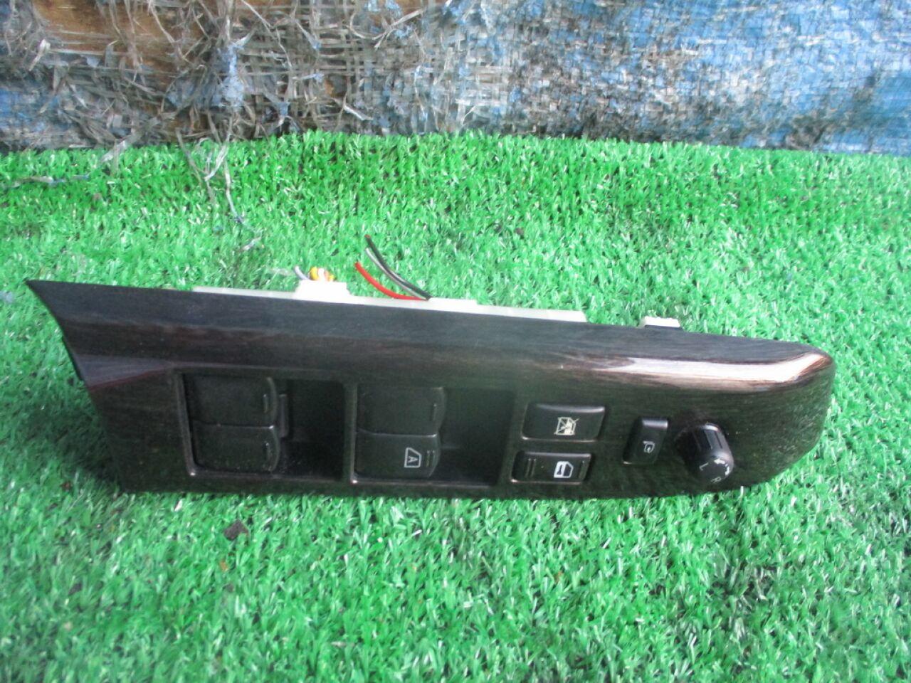 Блок упр. стеклоподьемниками правый передний NISSAN ELGRAND TE52 2 ракурс