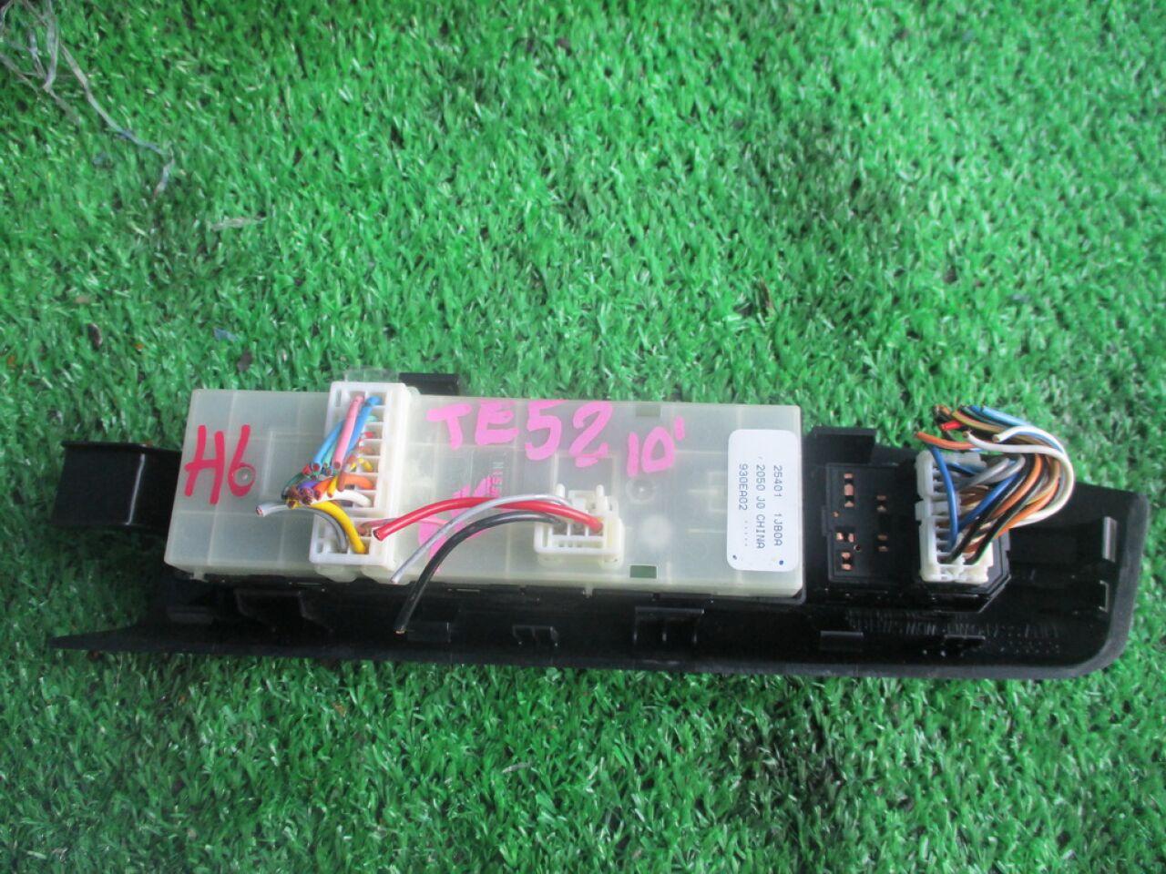 Блок упр. стеклоподьемниками правый передний NISSAN ELGRAND TE52 3 ракурс