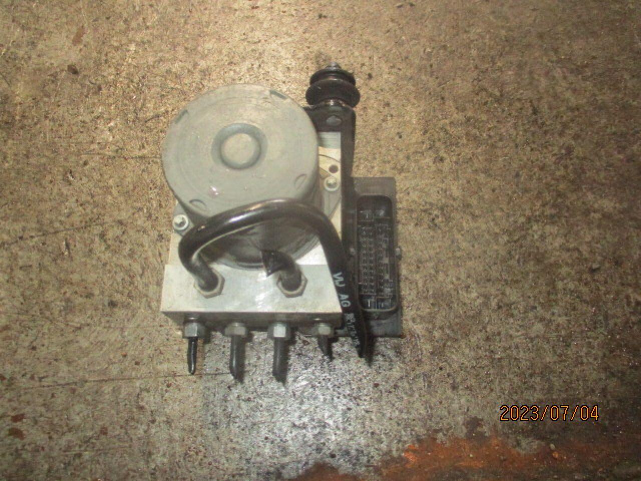 Блок abs AUDI A4 8K 8K0907379BF 3 ракурс
