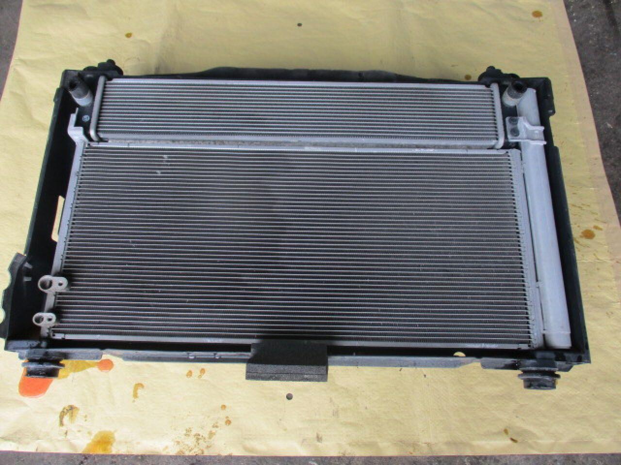 Радиатор основной TOYOTA PRIUS ALPHA ZVW41, ZVW40 2ZR-FXE ,TPA2310 ,16400-37260, G9010-47050, 88460-47170 1 ракурс Радиатор основной TOYOTA PRIUS ALPHA ZVW41, ZVW40 2ZR-FXE ,TPA2310 ,16400-37260, G9010-47050, 88460-47170 1 ракурс