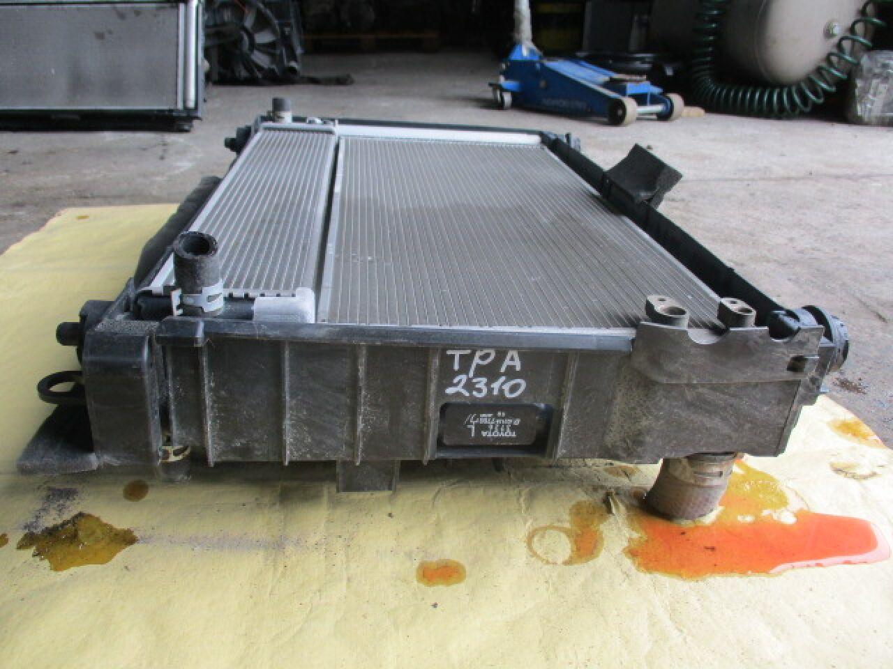 Радиатор основной TOYOTA PRIUS ALPHA ZVW41, ZVW40 2ZR-FXE 16400-37260, G9010-47050, 88460-47170 2 ракурс