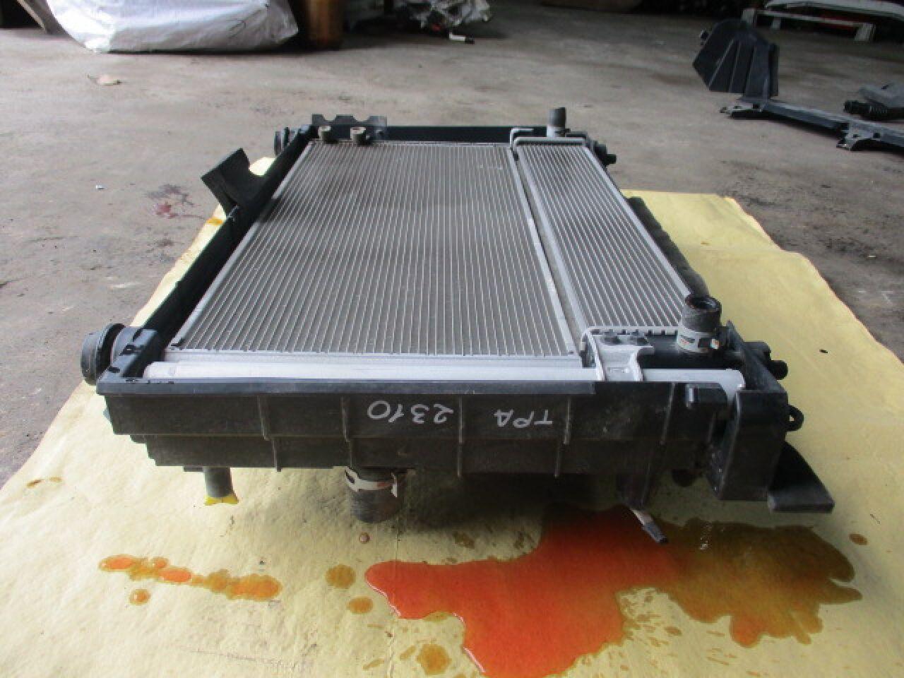 Радиатор основной TOYOTA PRIUS ALPHA ZVW41, ZVW40 2ZR-FXE 16400-37260, G9010-47050, 88460-47170 3 ракурс