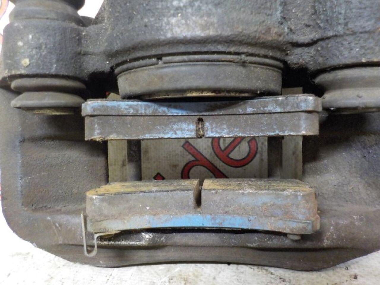 Суппорт правый передний DAIHATSU HIJET S330VS331 5 ракурс