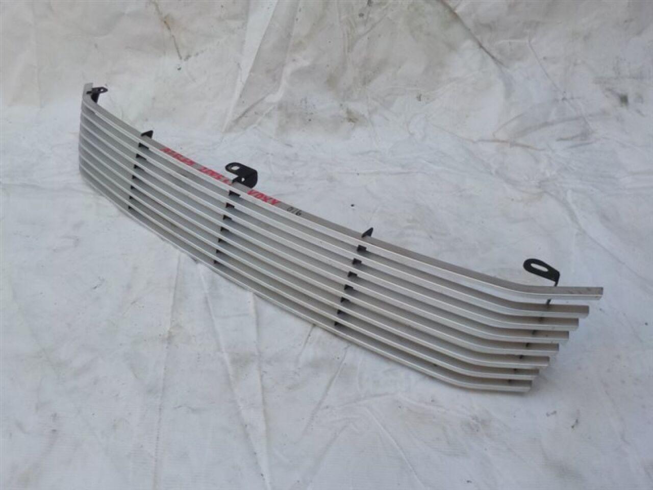 Решетка радиатора TOYOTA VOXY AZR60AZR65 3 ракурс