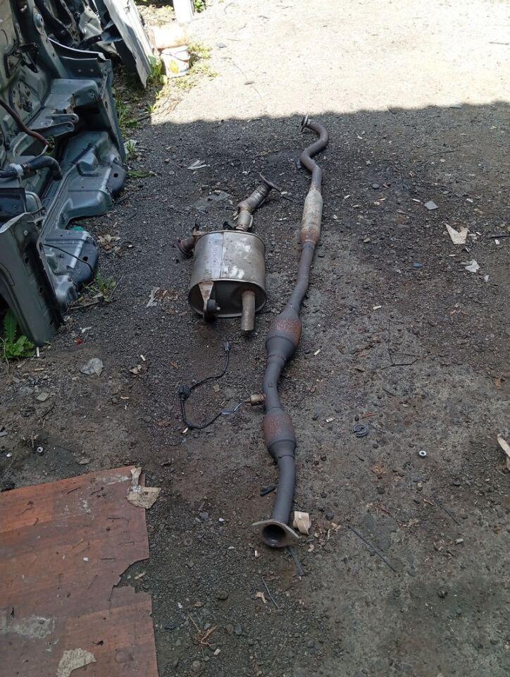 Глушитель TOYOTA PREMIO ZRT265 2ZR-FE 1742037030 1743037270 1741037180 1 ракурс