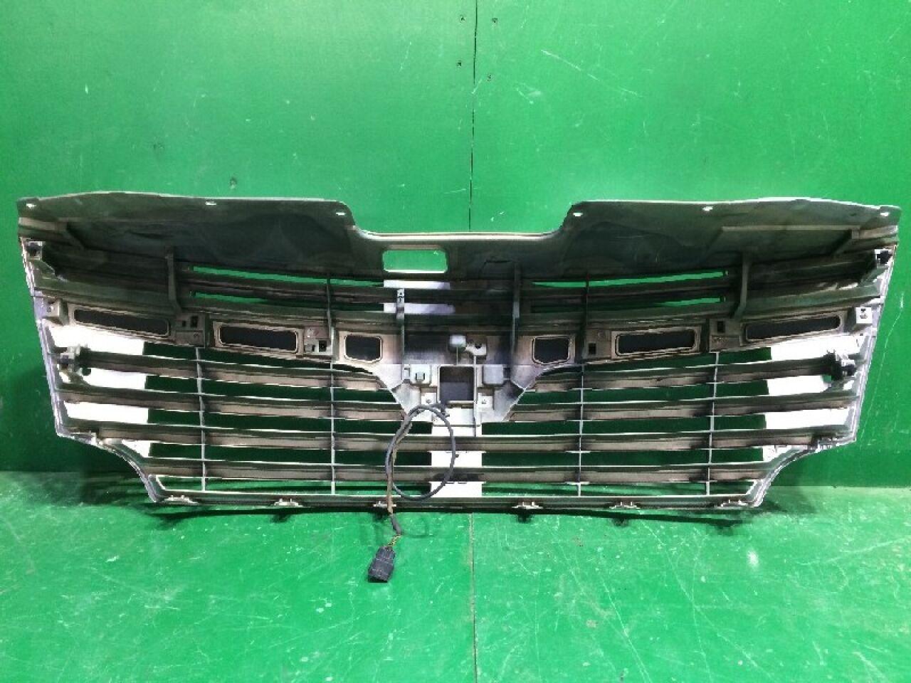 Решетка радиатора NISSAN ELGRAND E52 - 2 ракурс