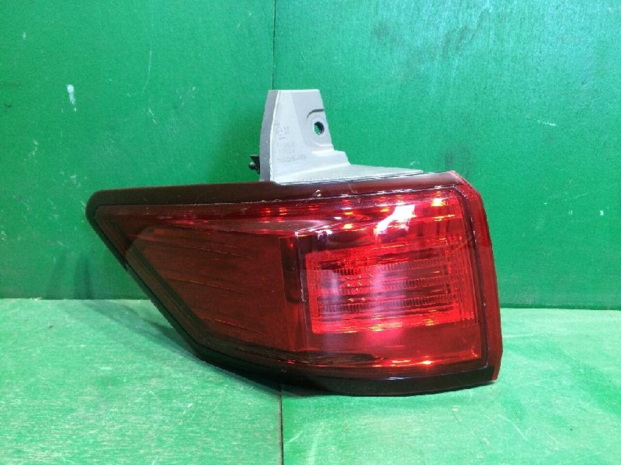 Стоп-сигнал левый задний NISSAN ELGRAND E52 - 1 ракурс