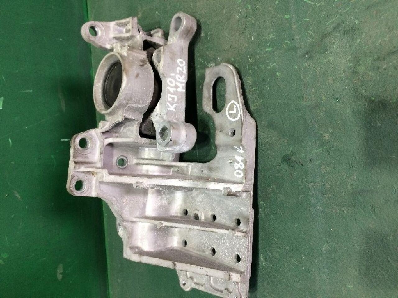 Подушка двигателя левая NISSAN DUALIS KJ10 MR20 - 1 ракурс Подушка двигателя левая NISSAN DUALIS KJ10 MR20 - 1 ракурс