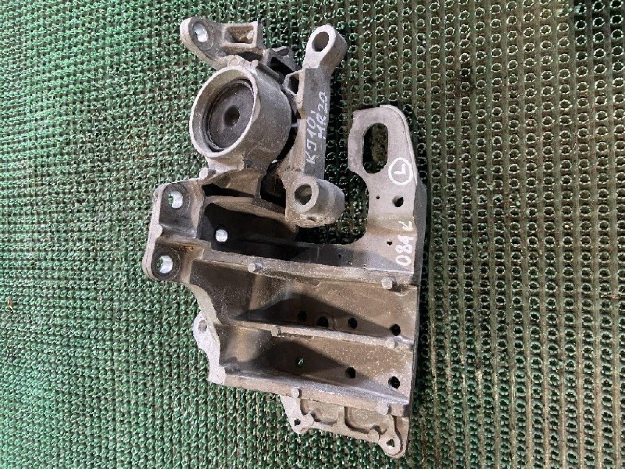 Подушка двигателя левая NISSAN DUALIS KJ10 MR20 - 1 ракурс Подушка двигателя левая NISSAN DUALIS KJ10 MR20 - 1 ракурс