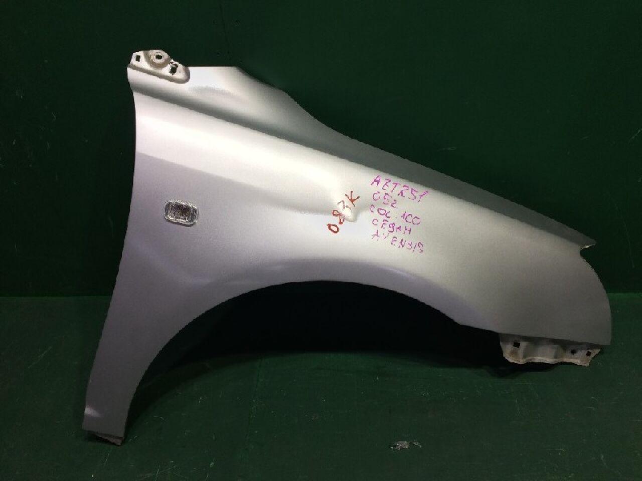 Крыло правое переднее  TOYOTA AVENSIS AZT251 ,- 1 ракурс
