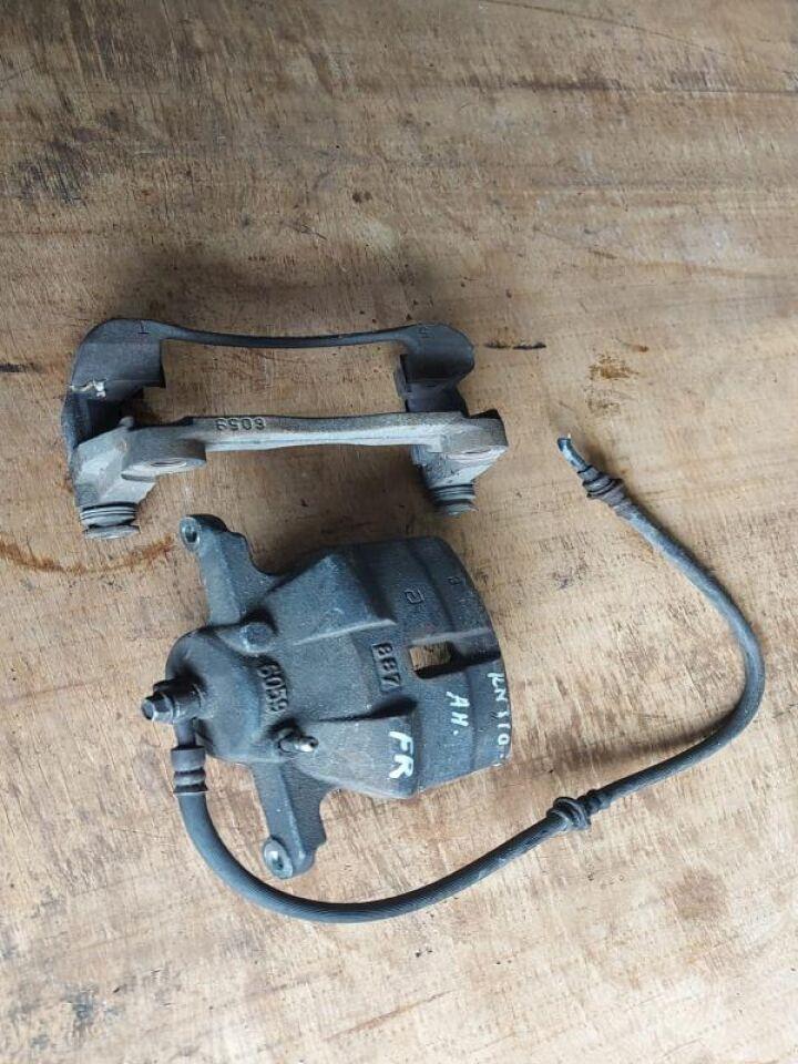 Суппорт правый передний NISSAN DUALIS KNJ10 MR20DE 1 ракурс