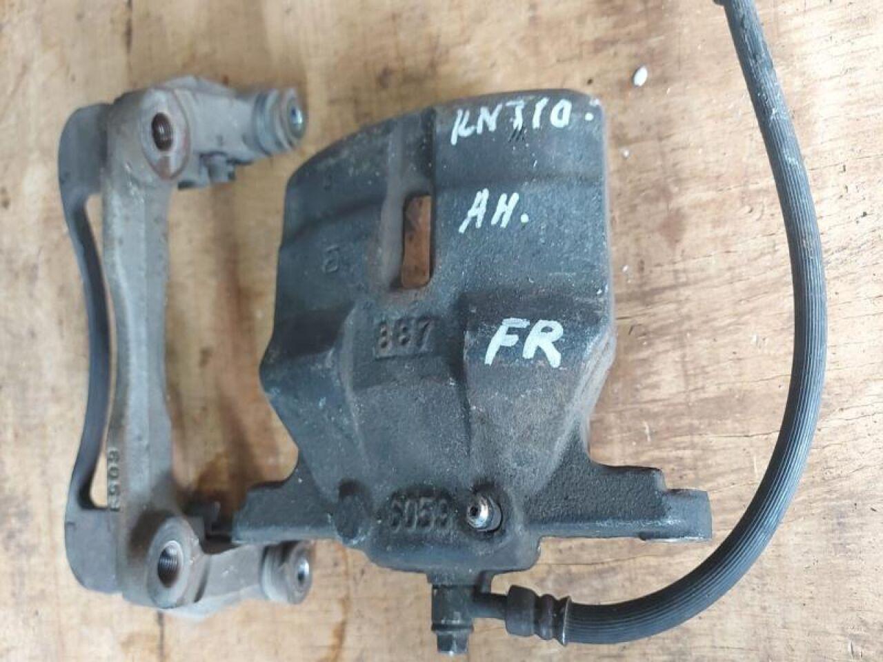 Суппорт правый передний NISSAN DUALIS KNJ10 MR20DE 2 ракурс