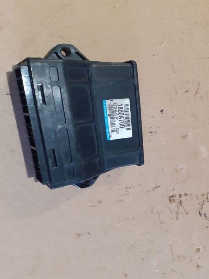Блок efi MITSUBISHI I HA1W 3B20 E6T49673 1860A700 1 ракурс Блок efi MITSUBISHI I HA1W 3B20 E6T49673 1860A700 1 ракурс