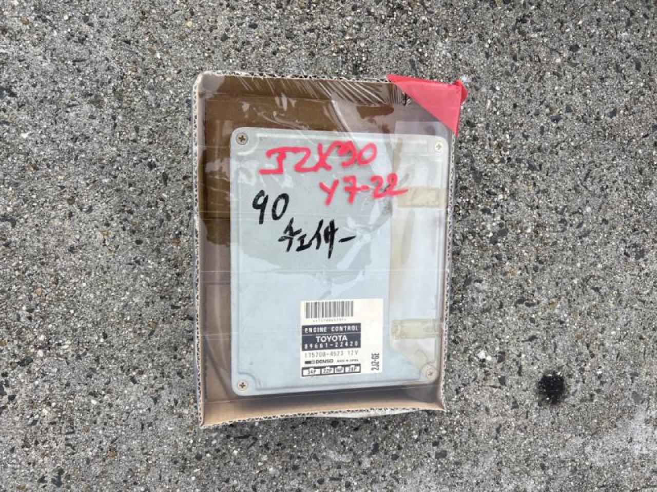 Блок efi TOYOTA MARKII JZX91 2JZGE 89661-22420 1 ракурс