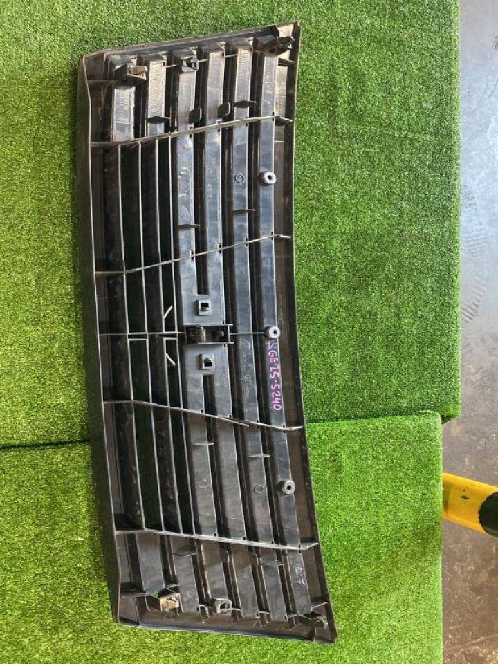 Решетка радиатора NISSAN CARAVAN SGE25 QR25DE 2WD 5 ракурс