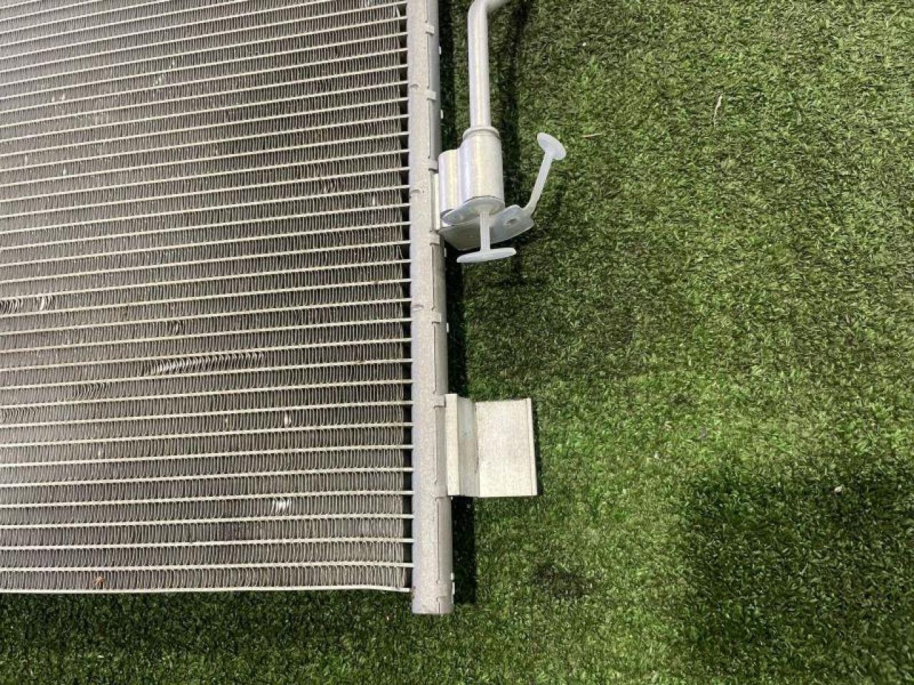 Радиатор кондиционера NISSAN ELGRAND E52 3 ракурс