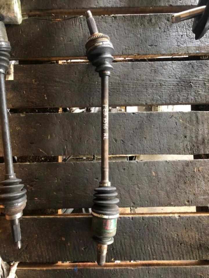 Привод левый задний  SUBARU LEGACY BE5 1 ракурс