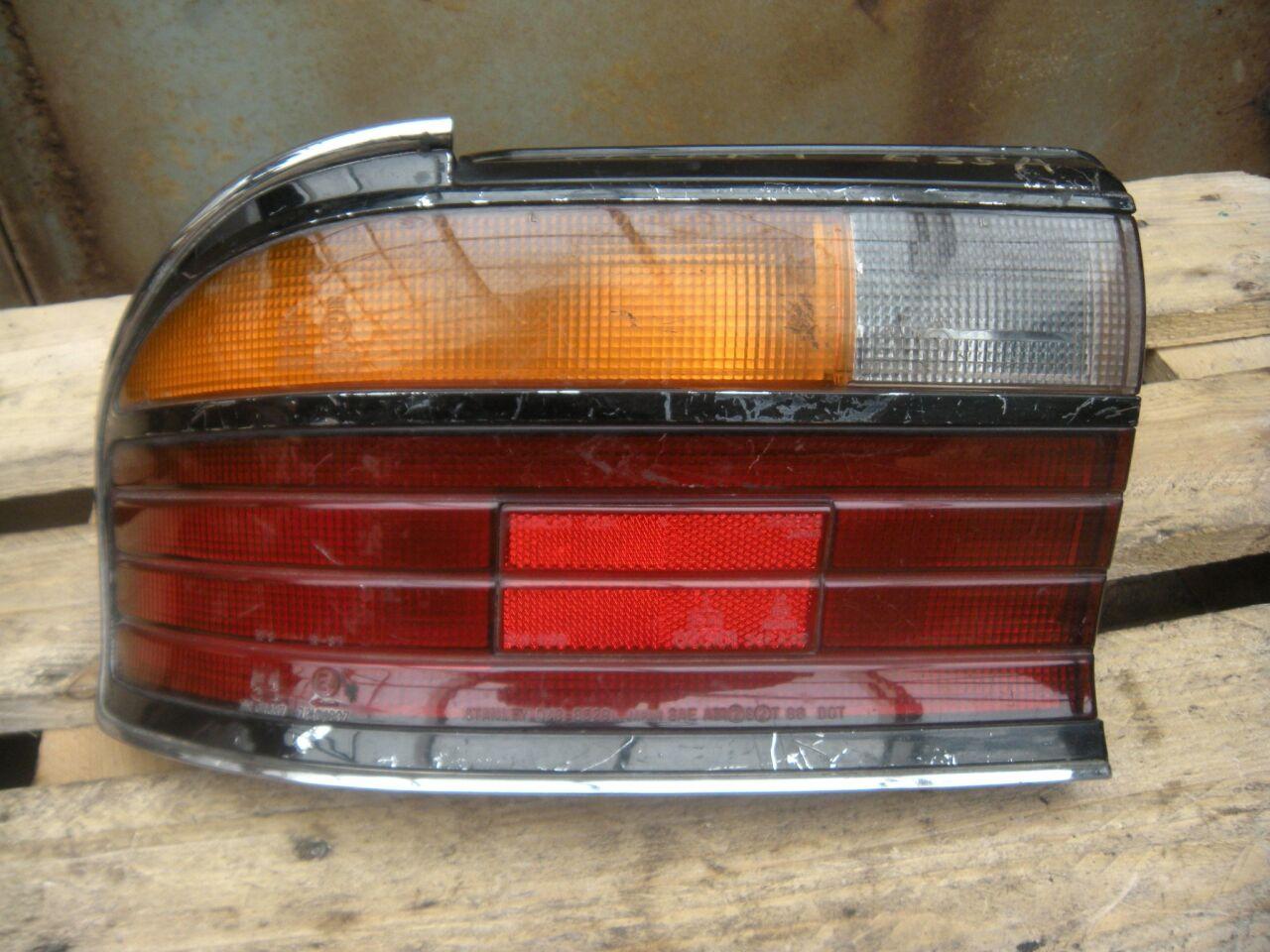 Стоп-сигнал левый задний MITSUBISHI GALANT E32A,E35A 0438529,6337 1 ракурс