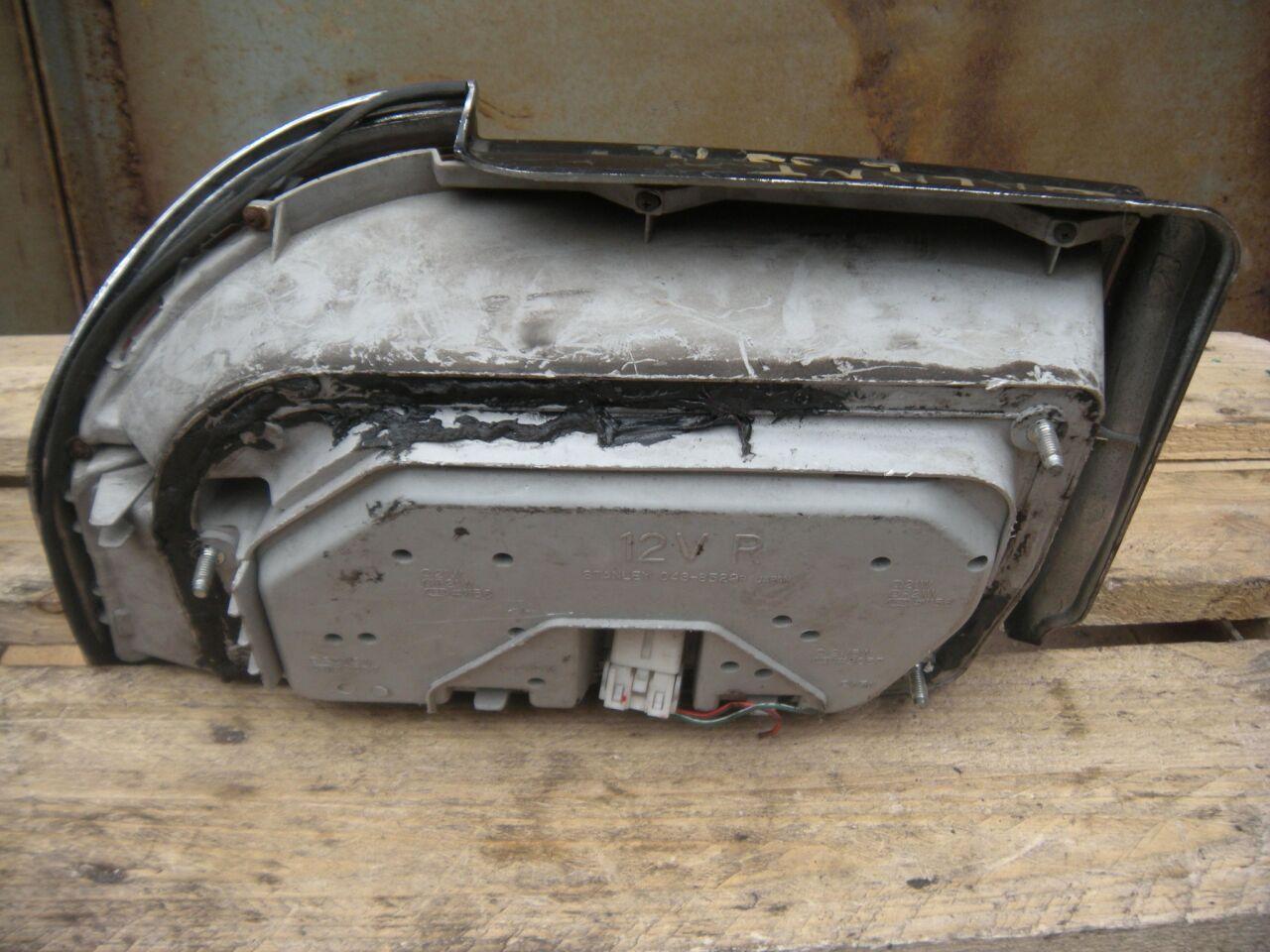 Стоп-сигнал правый задний MITSUBISHI GALANT E32A,E35A 0438529,6337 2 ракурс