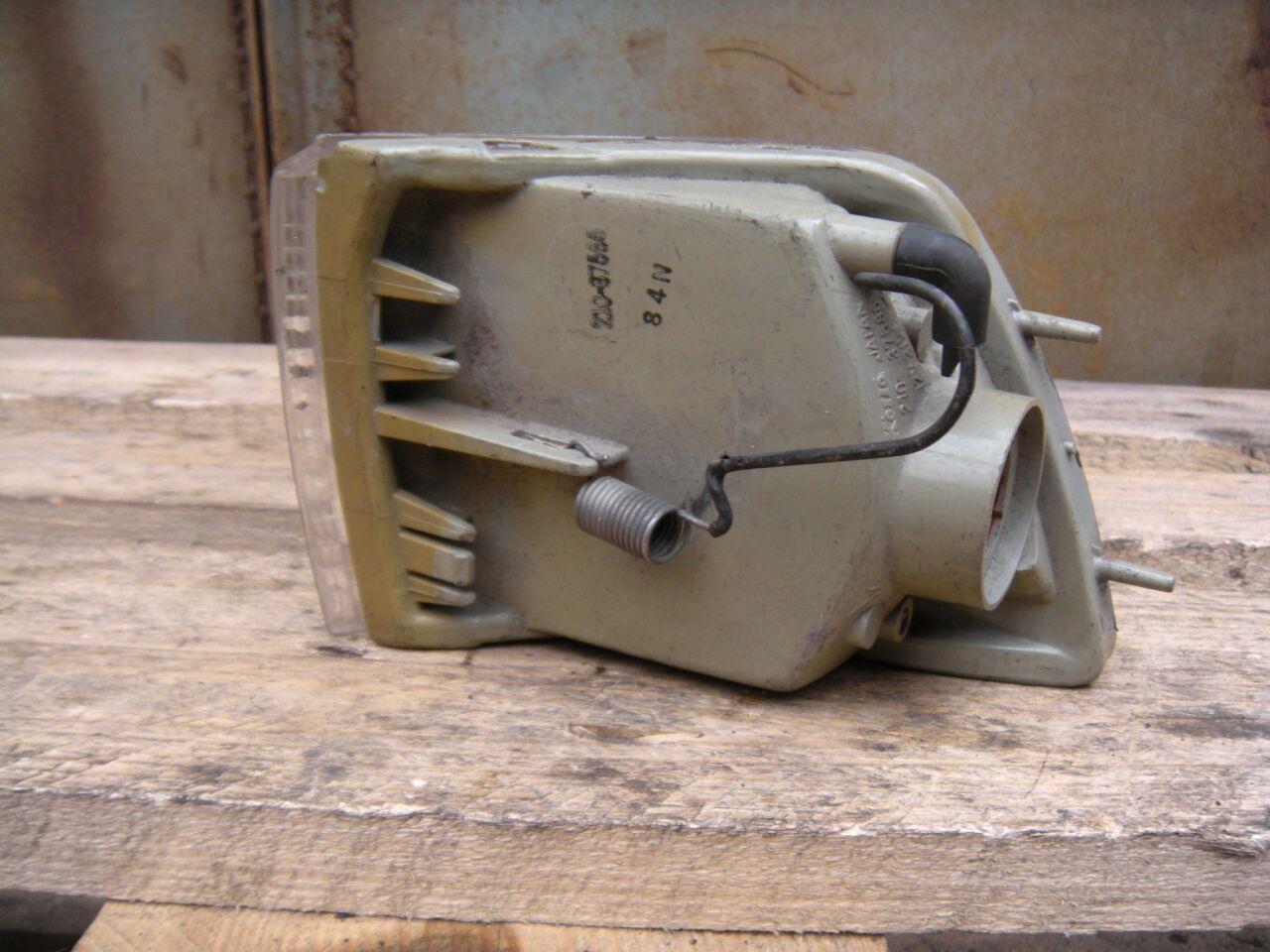 Габарит правый передний MITSUBISHI GALANT E31A, E32A, E33A, E35A, E37A, E39A, E34A 21037586 2 ракурс