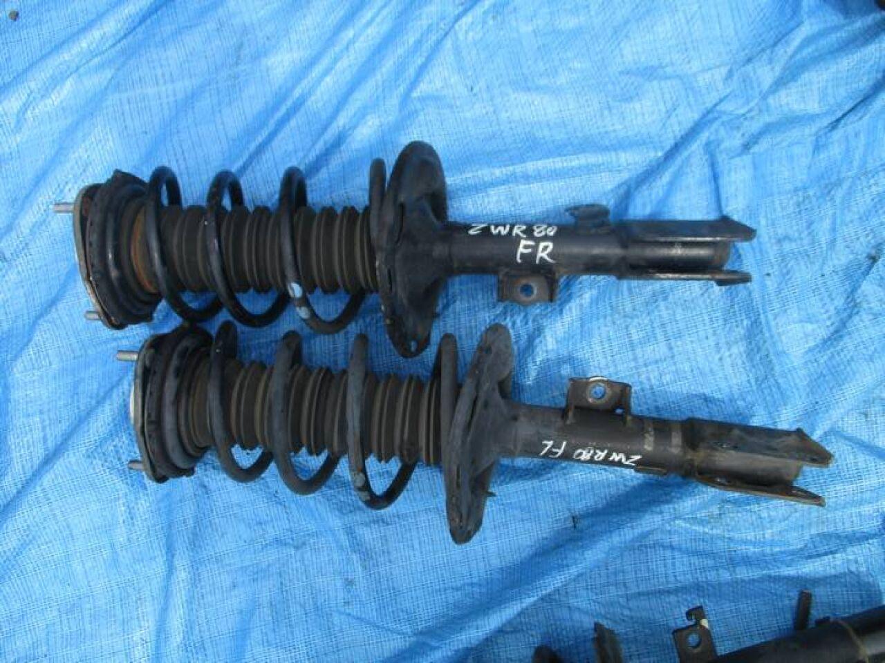 Стойка  передняя  TOYOTA NOAH ZRR80,ZRR85,ZWR80 ,- 1 ракурс