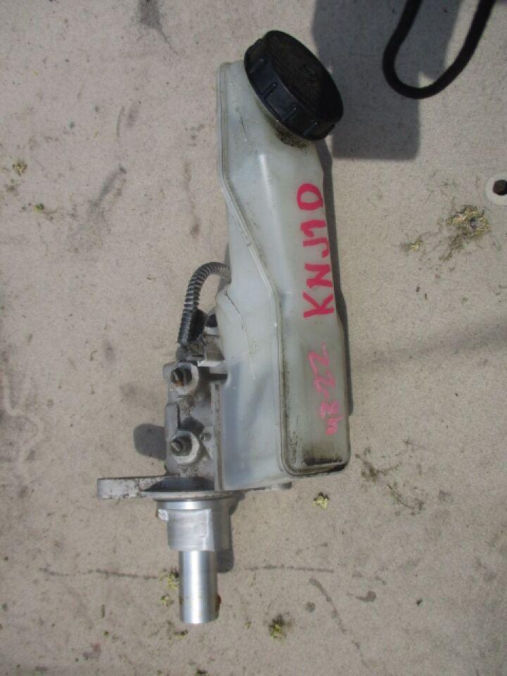 Главный тормозной цилиндр NISSAN DUALIS KNJ10 J10 KJ10 - 1 ракурс