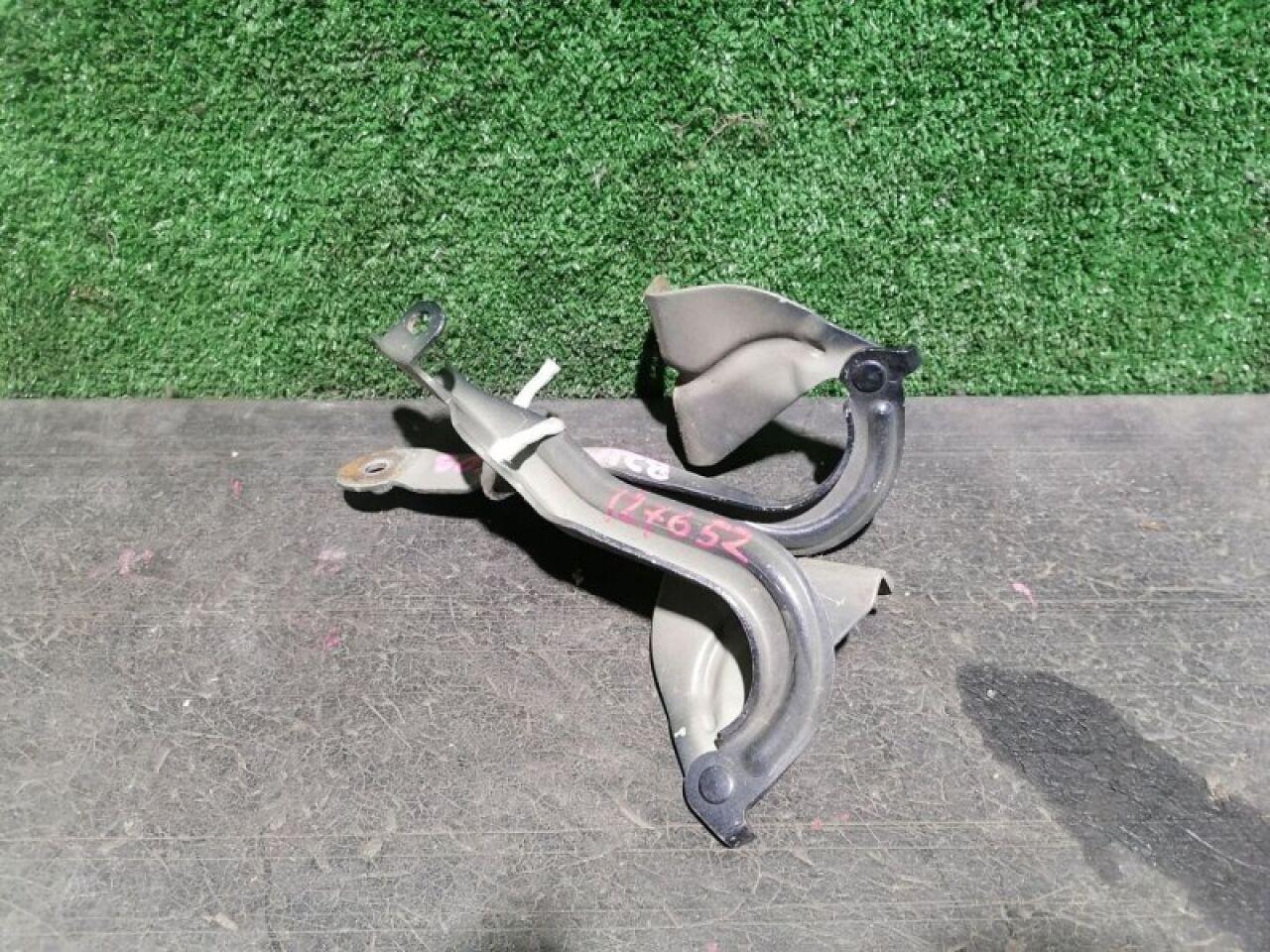 Петля капота NISSAN DAYZ ROOX B21A 1 ракурс Петля капота NISSAN DAYZ ROOX B21A 1 ракурс