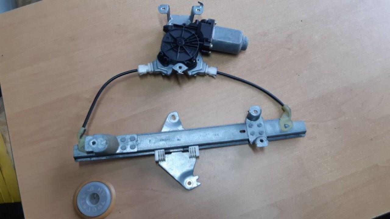 Стеклоподъемник правый задний NISSAN DUALIS, QASHQAI J10, KJ10, KNJ10, NJ10 MR20DE 1 ракурс