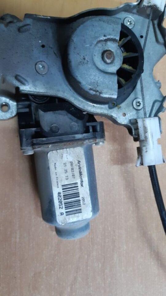 Стеклоподъемник правый задний NISSAN DUALIS, QASHQAI J10, KJ10, KNJ10, NJ10 MR20DE 3 ракурс