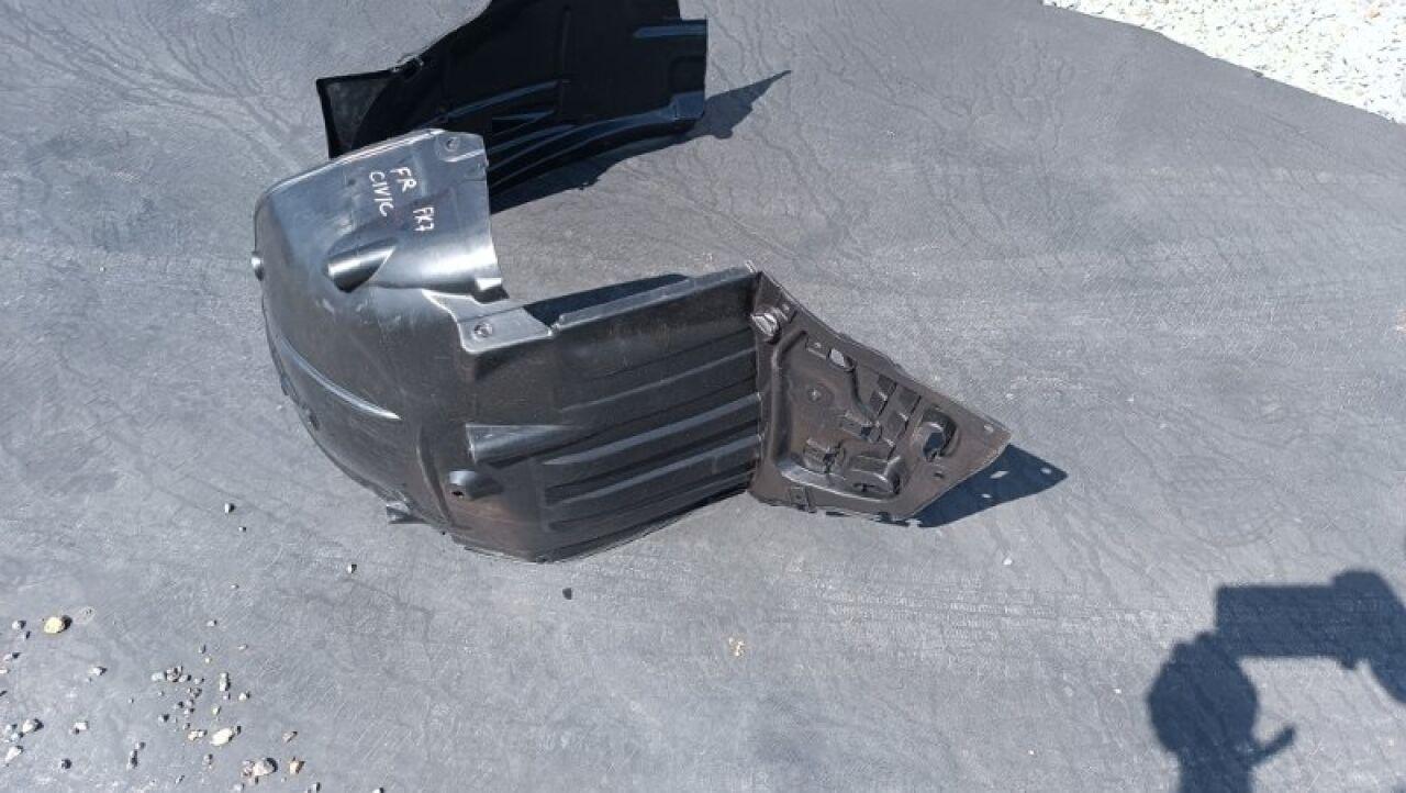 Подкрылок правый передний HONDA CIVIC FK7 L15C 74101TETH10 3 ракурс Подкрылок правый передний HONDA CIVIC FK7 L15C 74101TETH10 3 ракурс