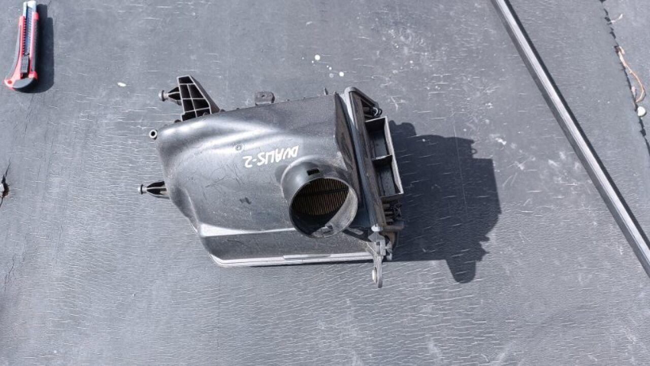 Корпус воздушного фильтра NISSAN DUALIS, QASHQAI J10, NJ10, KNJ10 MR20DE 3 ракурс