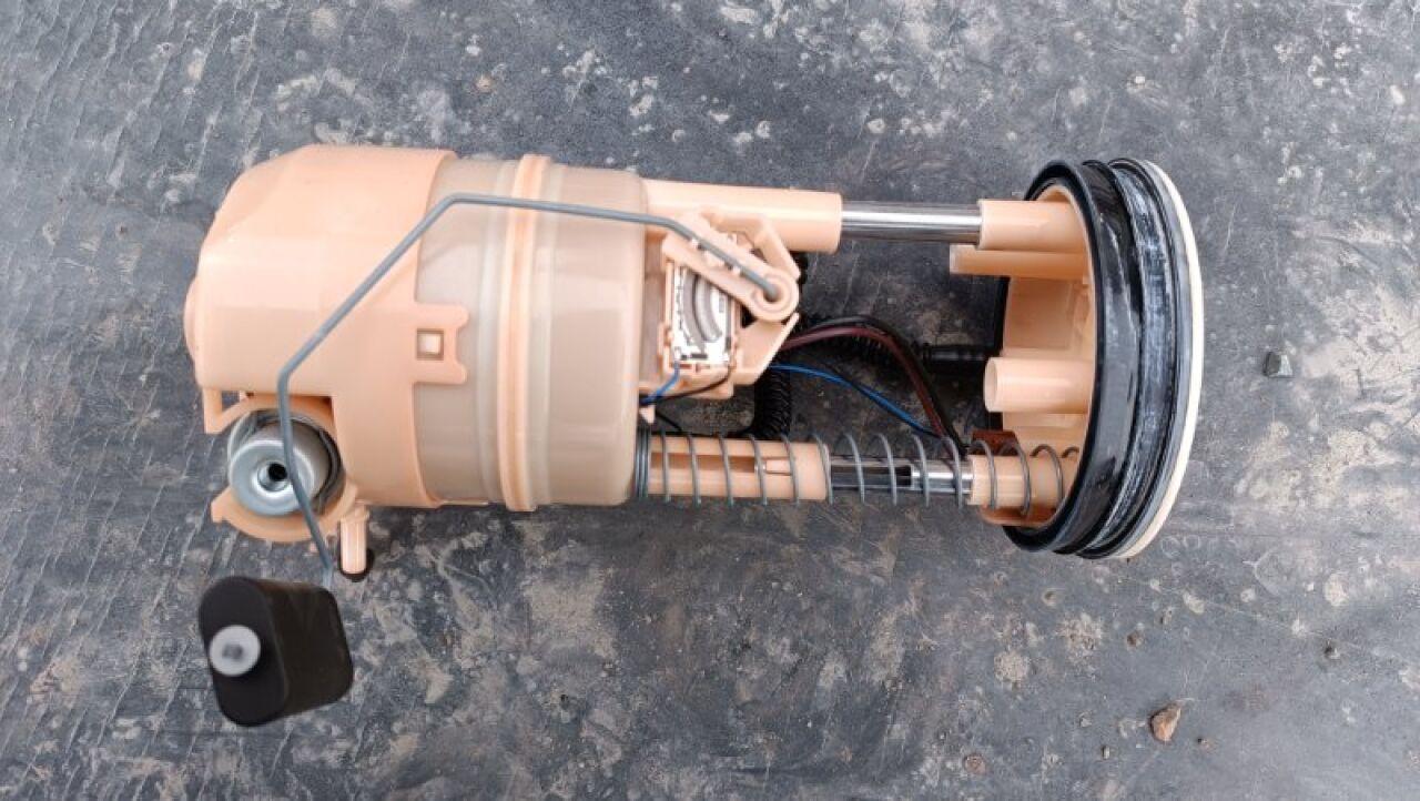 Топливный насос NISSAN DUALIS, QASHQAI J10, KJ10, KNJ10, NJ10 MR20DE 17040JD02A 5 ракурс