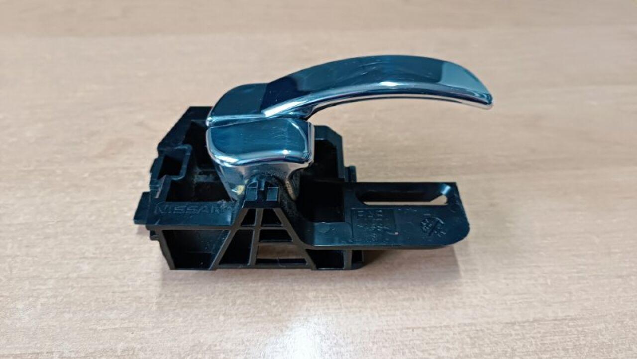 Ручка двери правая передняя NISSAN DUALIS KNJ10, NJ10, J10, KJ10 MR20DE 80670JD00B 3 ракурс