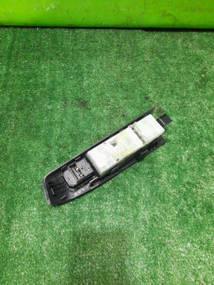 Блок упр. стеклоподьемниками правый передний NISSAN ELGRAND TE52 QR25DE 2 ракурс