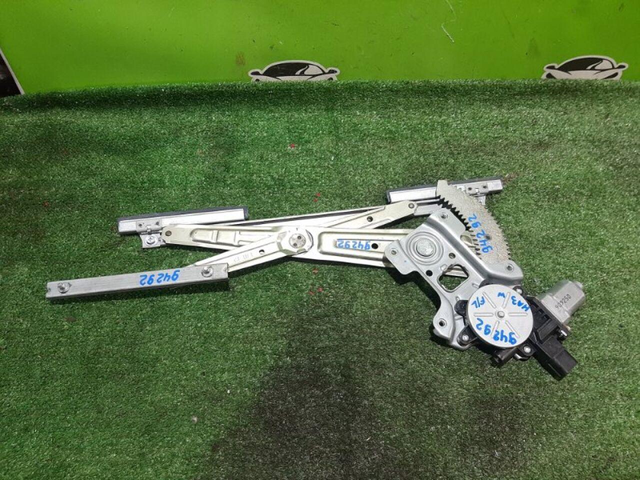 Стеклоподъемник левый передний MITSUBISHI I-MIEV HA3W Y4F1 3 ракурс