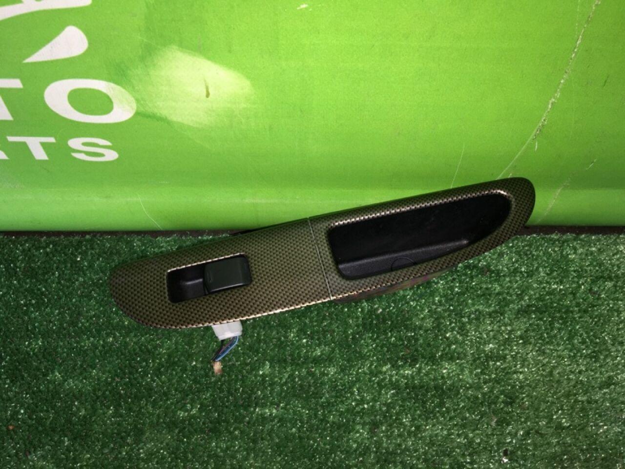 Блок упр. стеклоподьемниками левый передний NISSAN ELGRAND E51 VQ35DE 1 ракурс Блок упр. стеклоподьемниками левый передний NISSAN ELGRAND E51 VQ35DE 1 ракурс