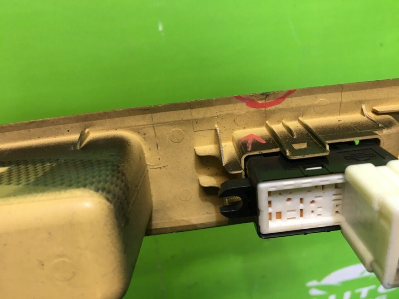 Блок упр. стеклоподьемниками левый передний NISSAN ELGRAND E51 VQ35DE 4 ракурс